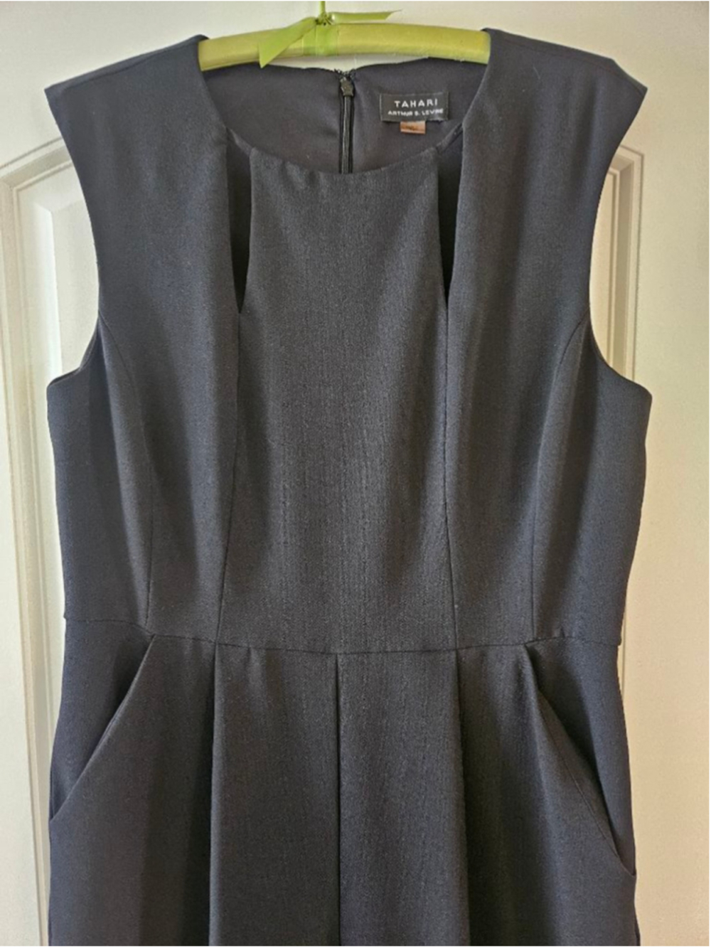 Women's TAHARI ARTHUR S. LEVINE Black Sleeveless Jumpsuit Size 14 - Picture 6 of 9
